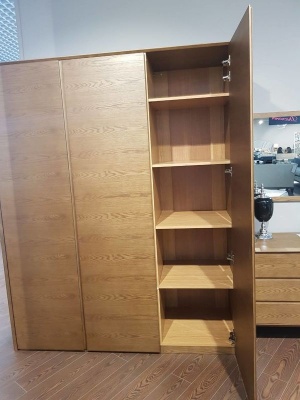 Гардероб, отделка шпон дуба W 261007